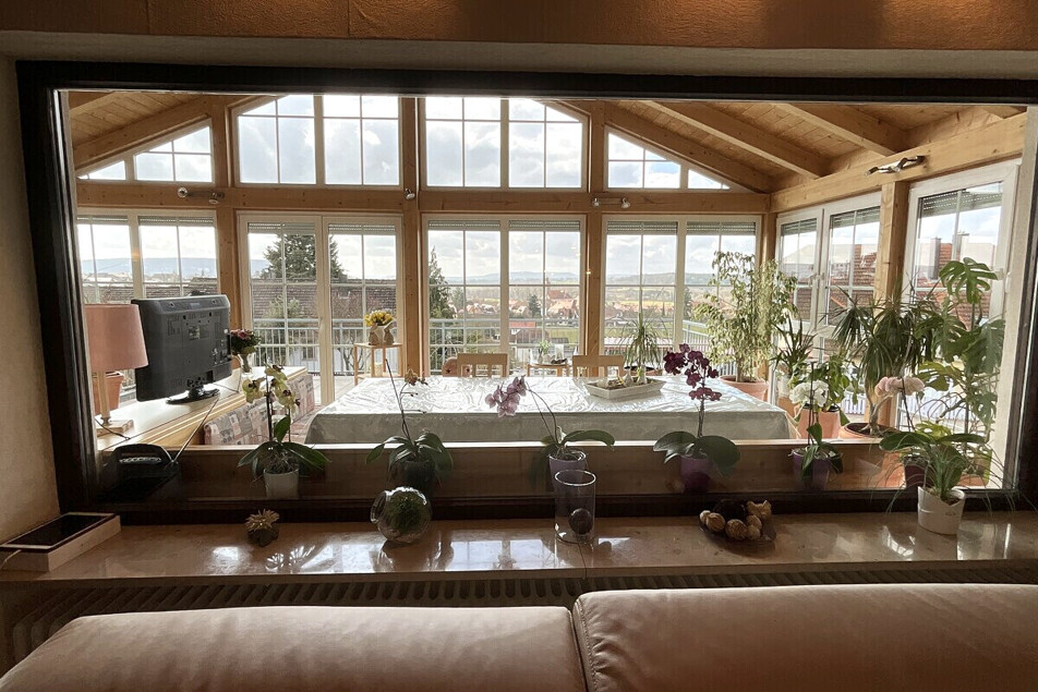 Blick vom Wohnzimmer zum Wintergarten