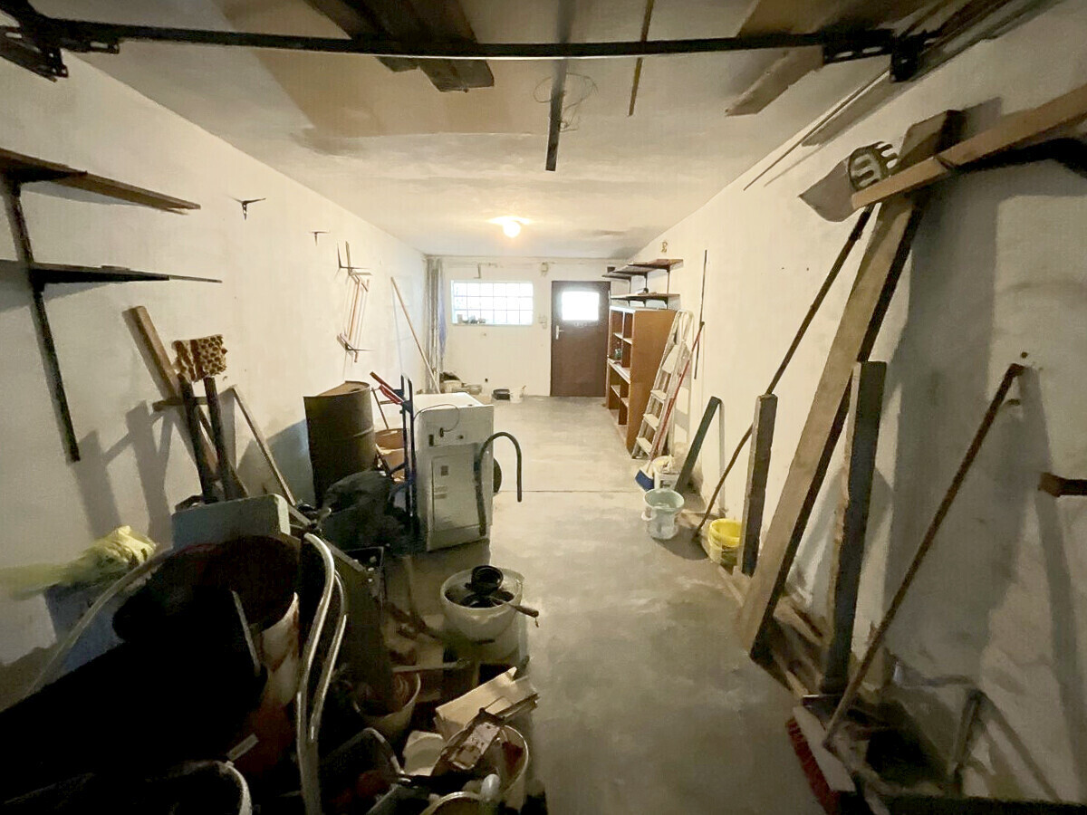 überlange Garage mit Stauraum