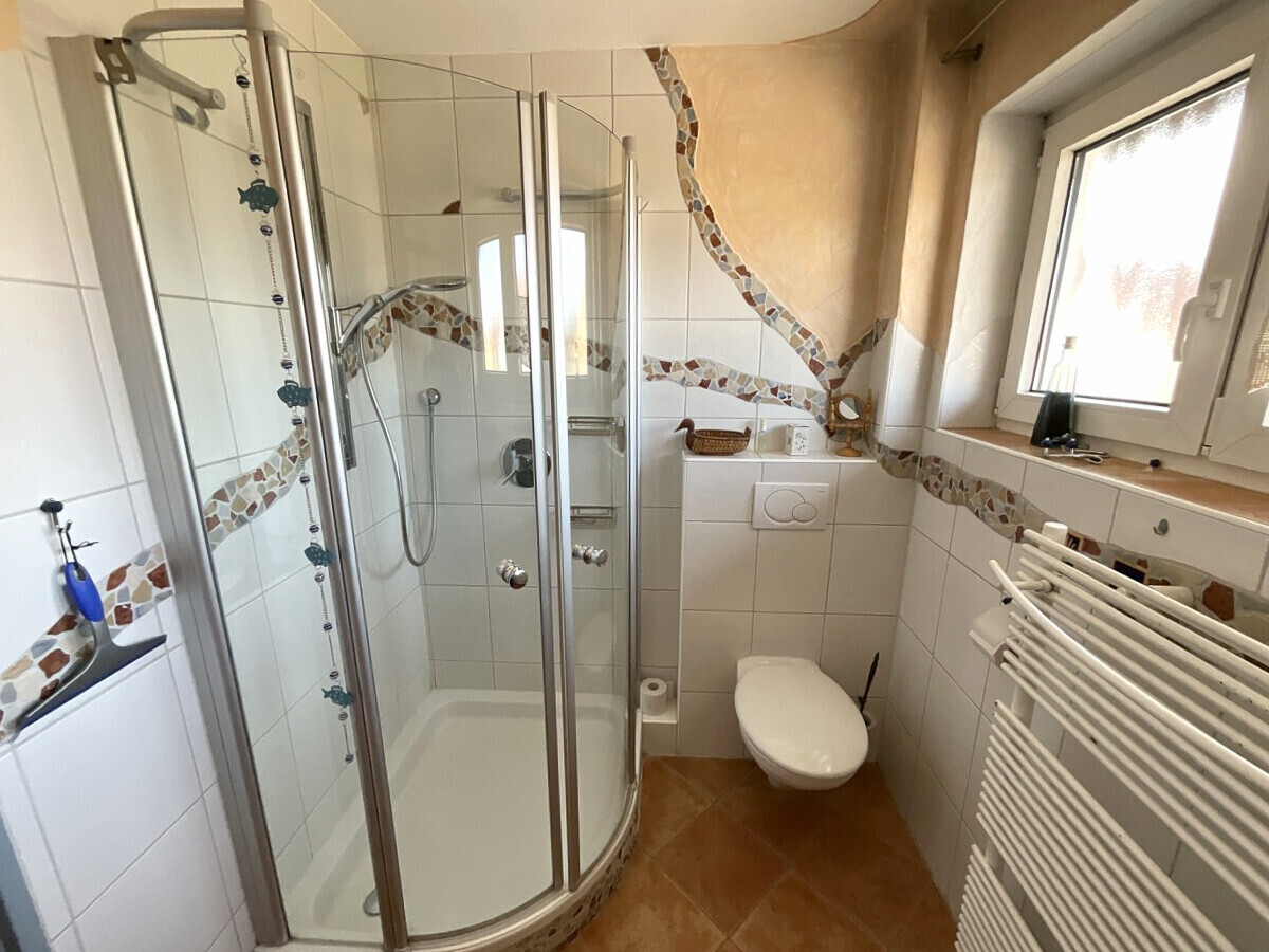 Tageslichtbad mit Dusche