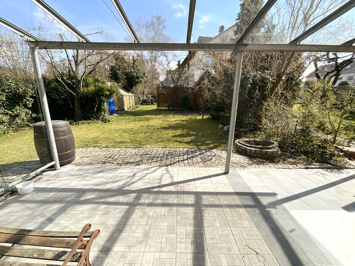 überdachte und verglaste Terrasse