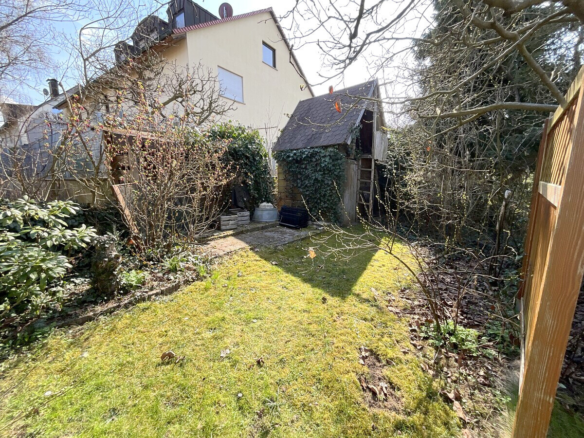 Garten mit Gartenhaus