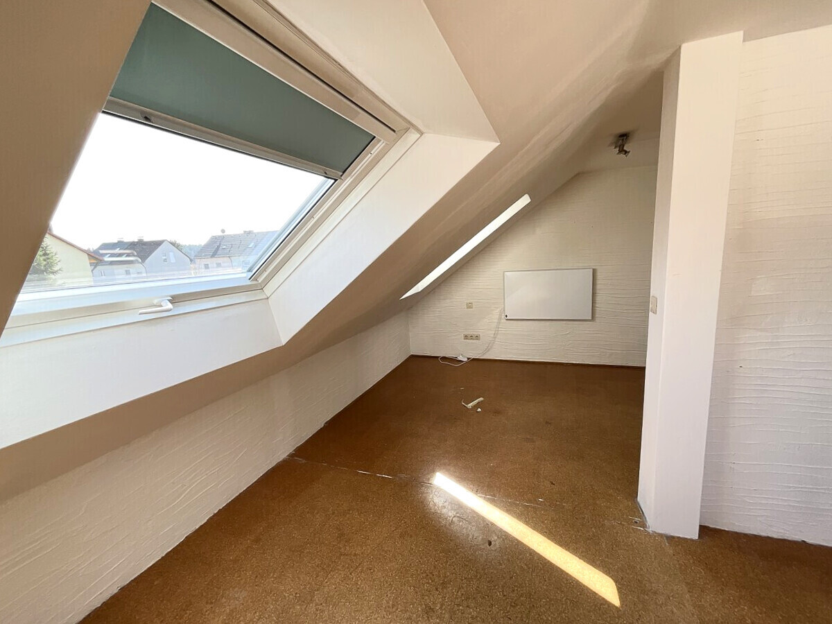 viel Licht durch großes Dachflächenfenster