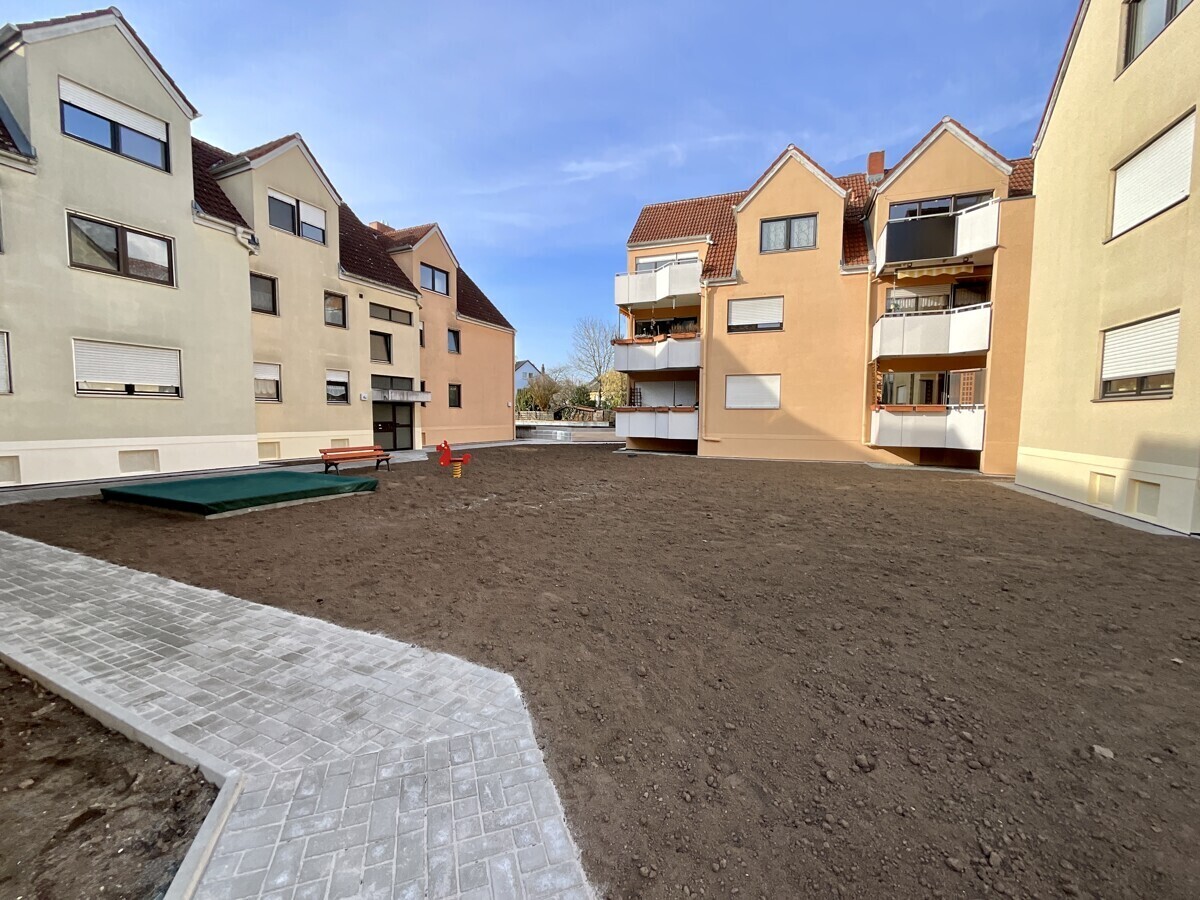 Innenhof - wird nach TG-Sanierung neu angelegt