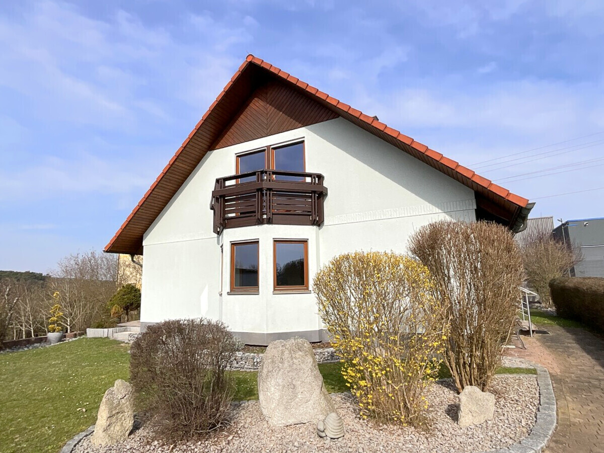 Einfamilienhaus mit Erker und Balkon