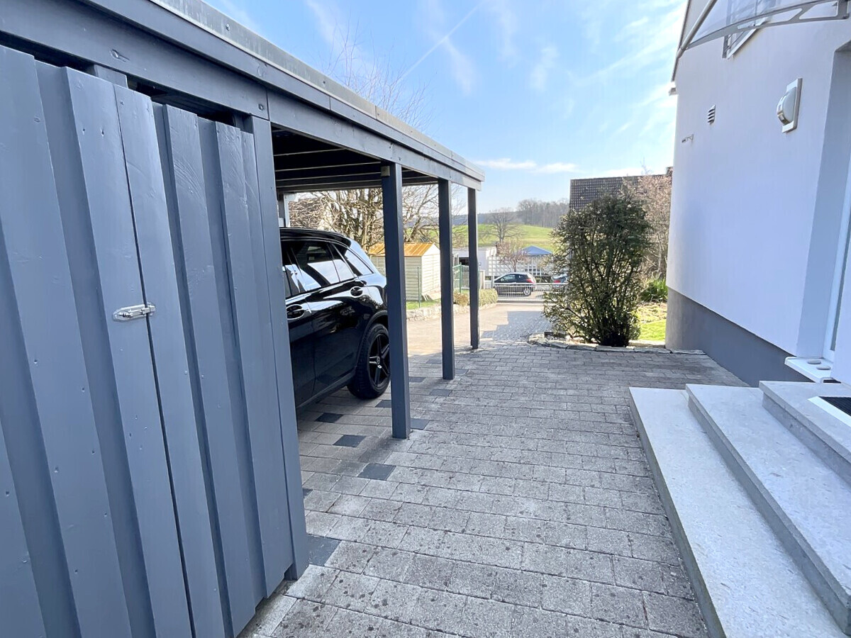 Carport & Auffahrt