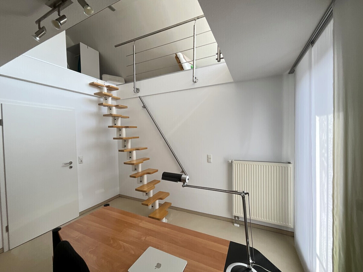 Büro mit ausgebautem Dachstudio