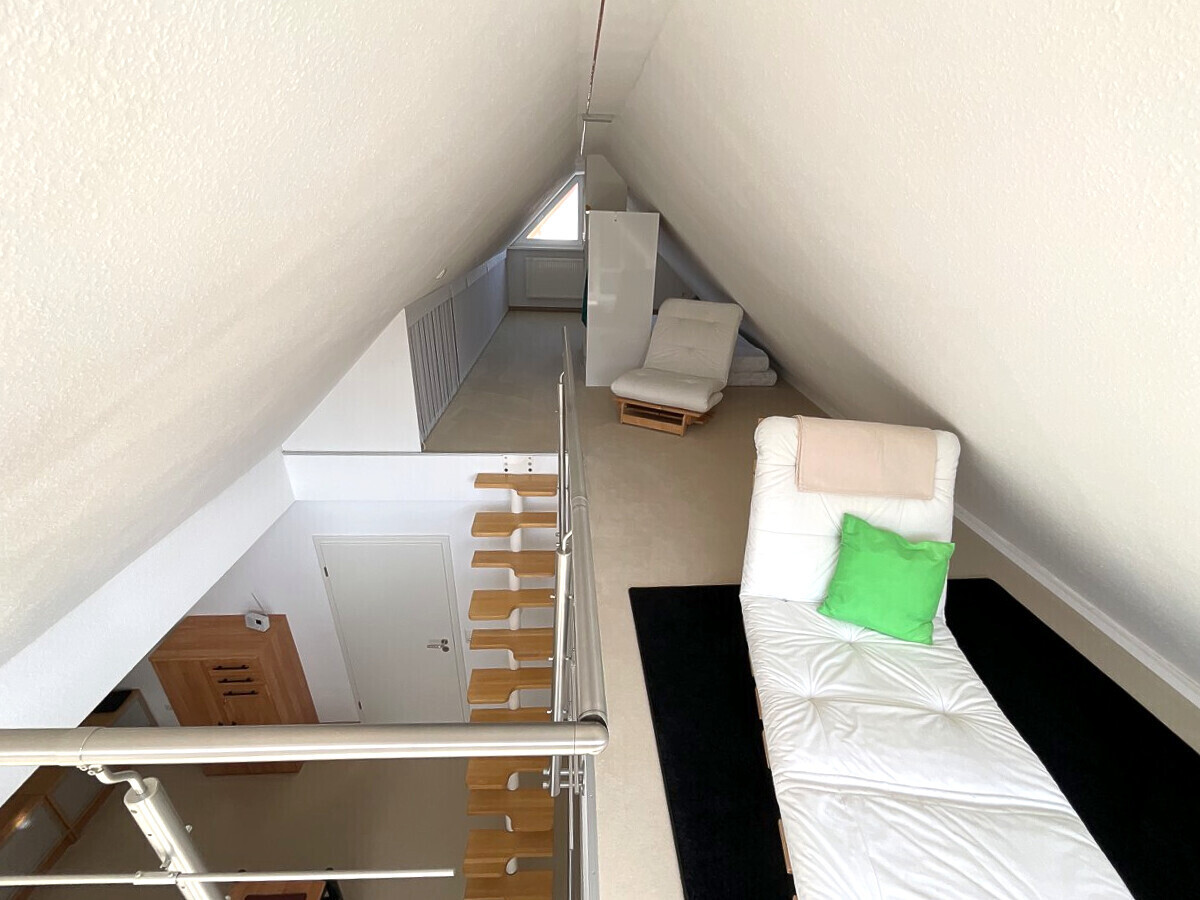 Büro mit ausgebautem Dachstudio