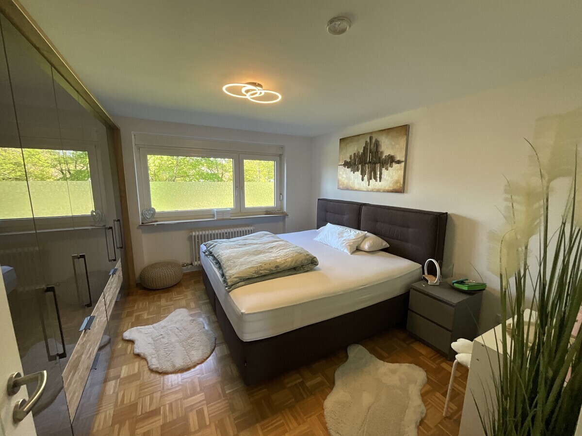 Schlafzimmer mit Platz für den Kleiderschrank