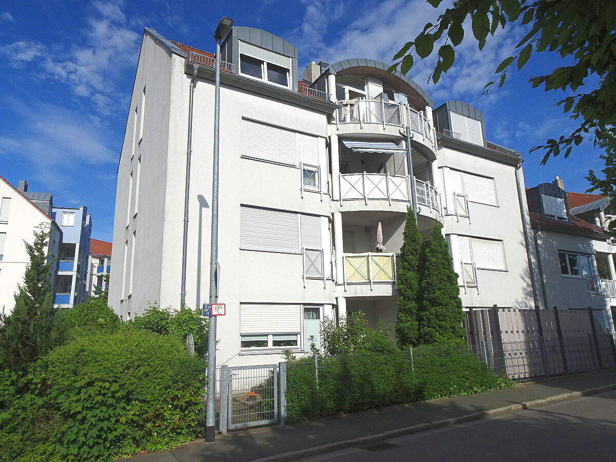 Hausansicht Zufahrtsstraße 