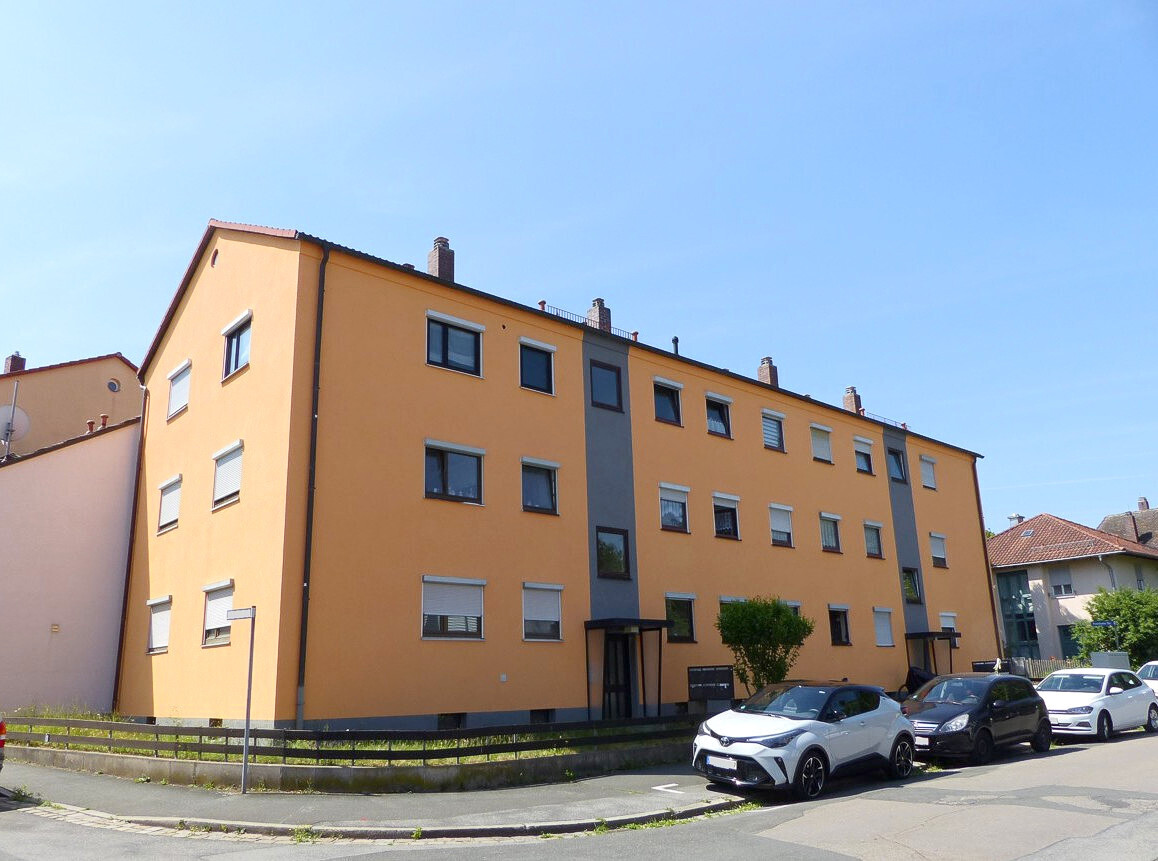 Außenansicht mit Eingangsbereich