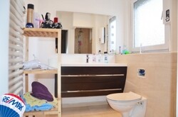 Bad mit begehbare Duschkabine