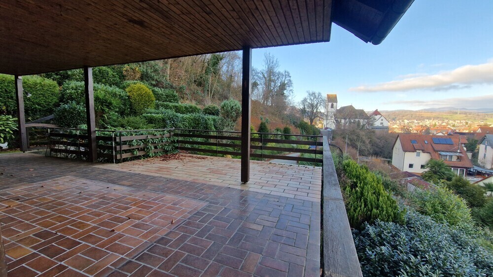 große Terrasse mit Ausblick