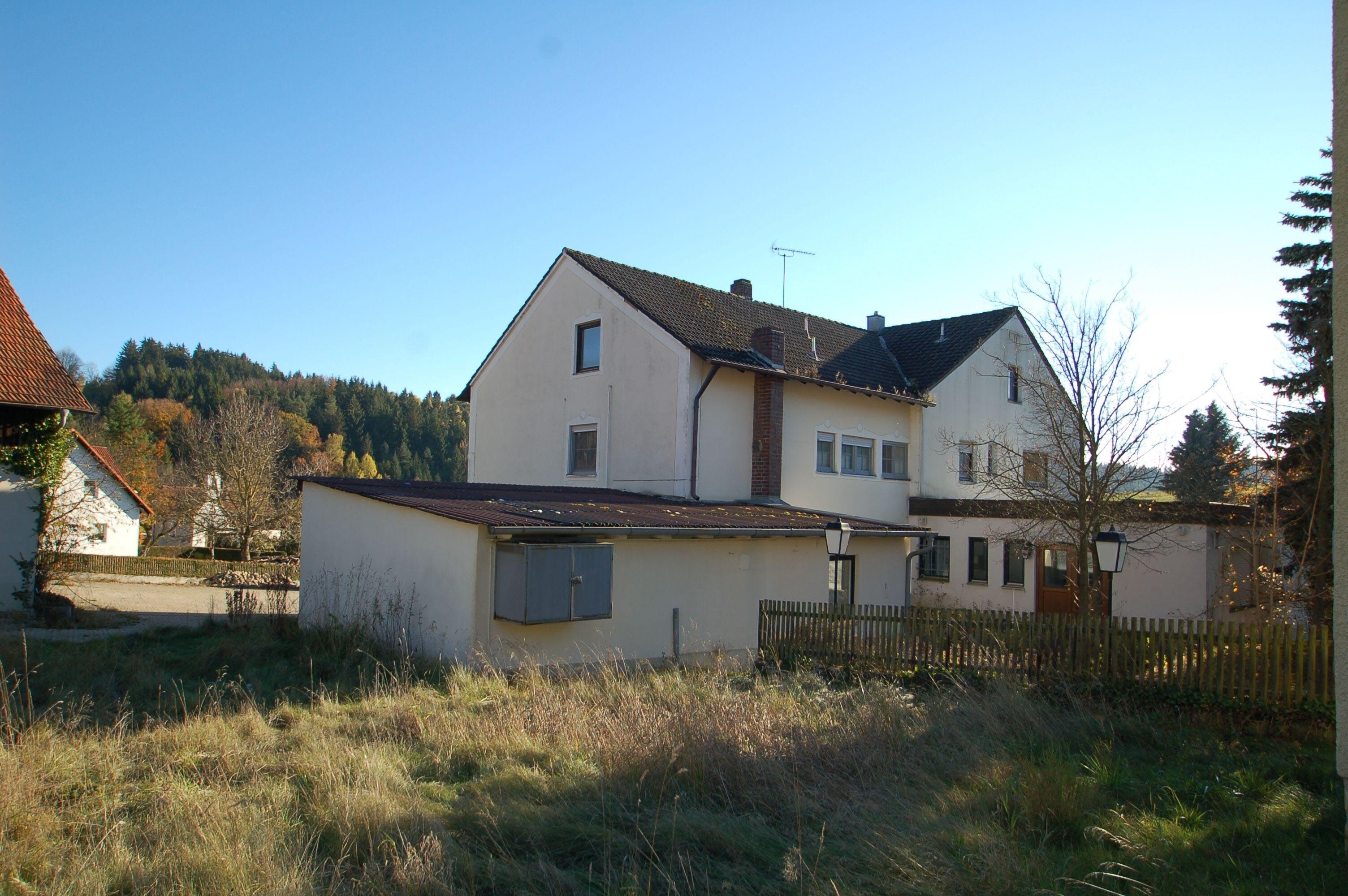 RÃ¼ckansicht Mehrfamilienhaus