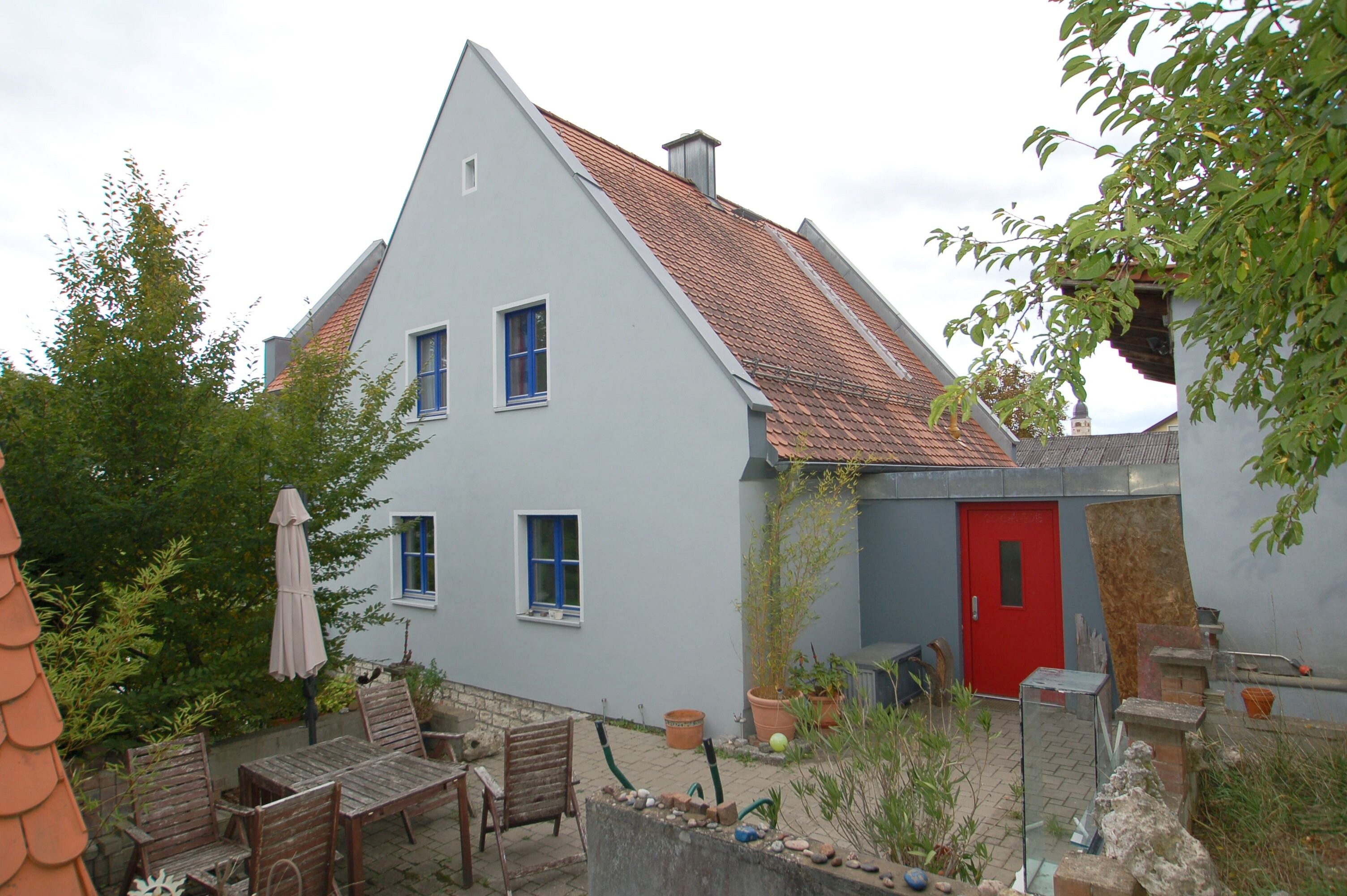 geschÃ¼tzte Ostterrasse mit Eingangsbereich