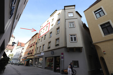 Wohnzimmer- und Küchenfenster zur Goliathstraße