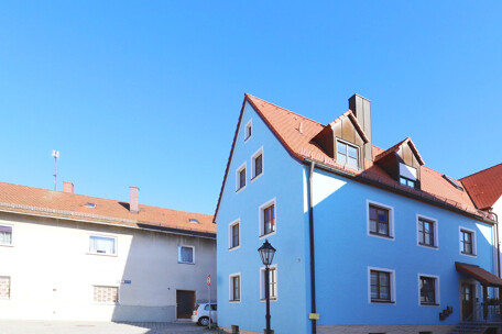 Außenansicht mit Stellplatz