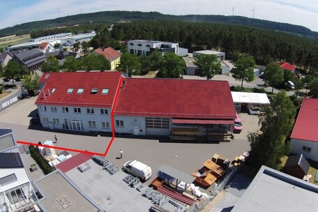 Gewerbe - Werkhalle mit Hoffläche und Lagerplatz