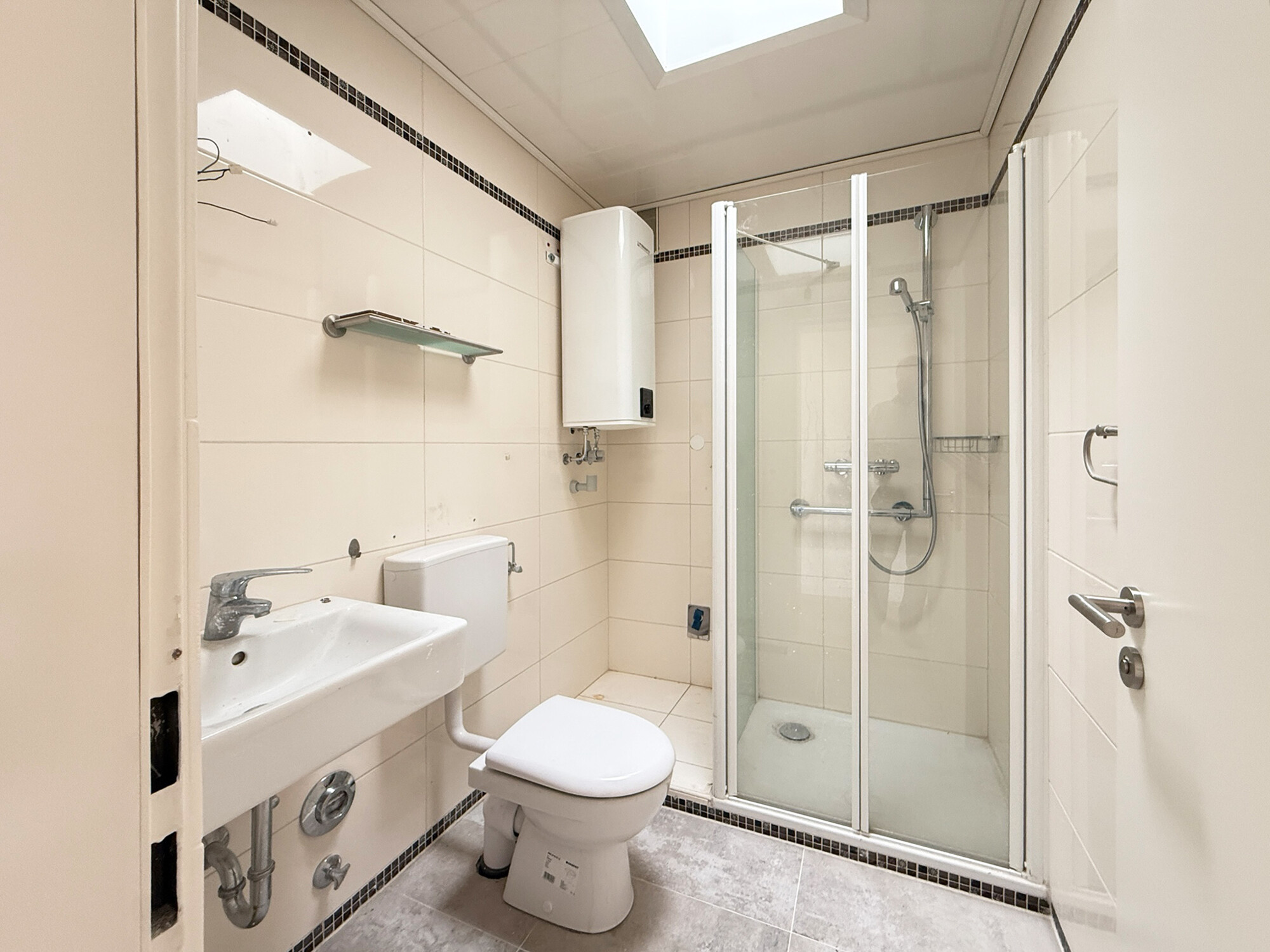 Bad_WC_Dusche mit Oberlicht