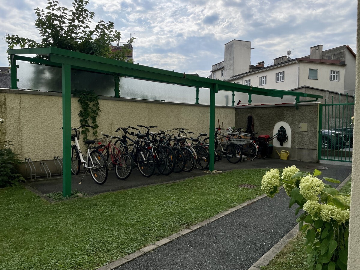 Fahrradabstellplatz überdacht