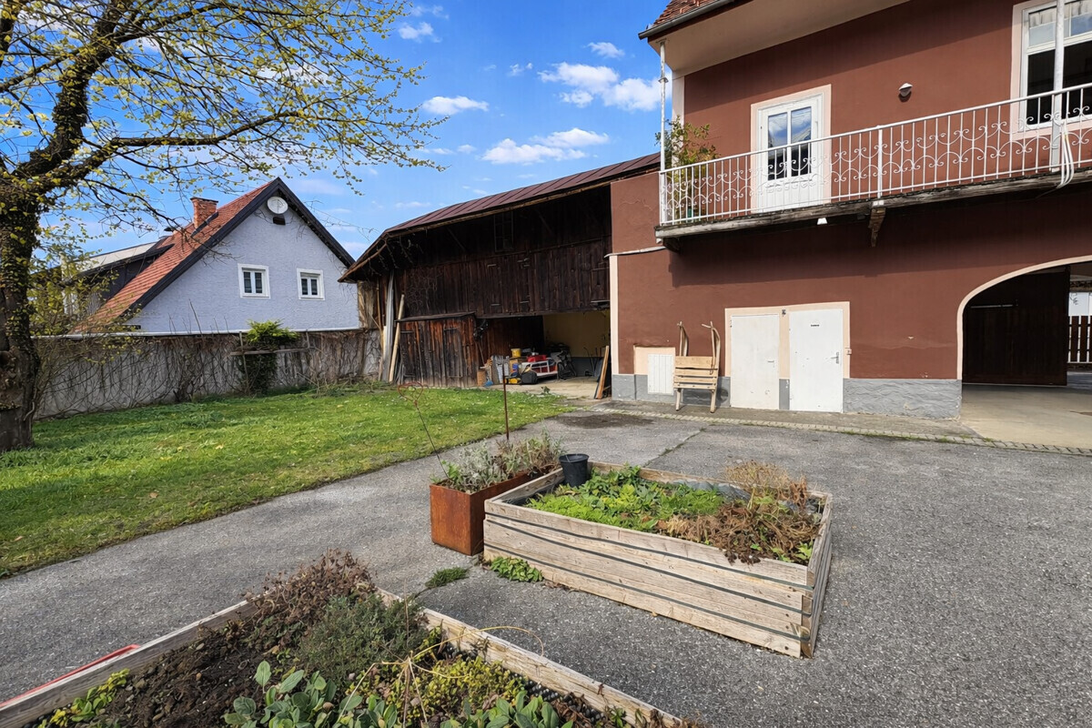 Innenhof (KI optimiert)