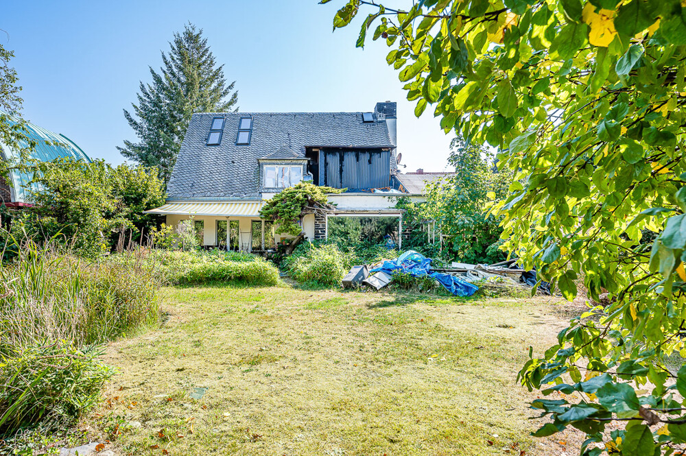 Grundstück mit Blick auf das Haus 