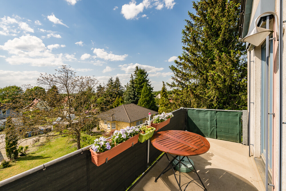 Südbalkon mit Blick in den Garten