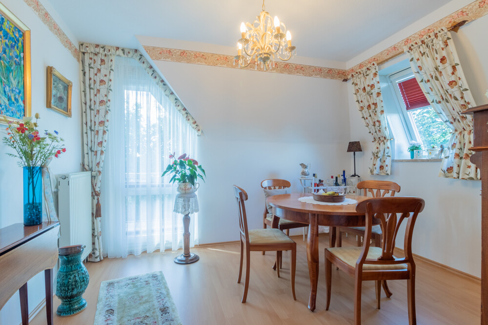  Freundliches Esszimmer