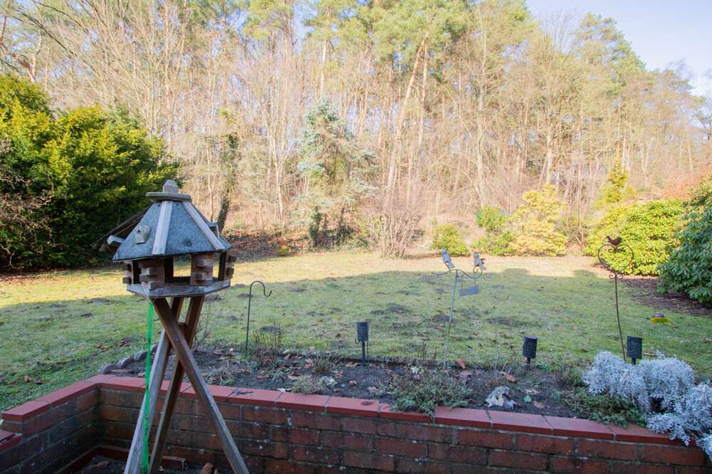 Terrasse mir Blick in der Garten 