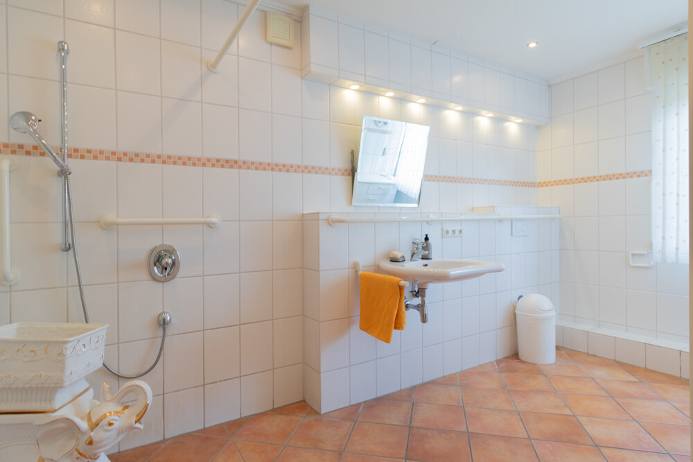 Bad mit bodentiefer Dusche