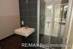 Gäste-WC mit Dusche
