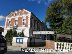 A Straßenansicht Haupthaus