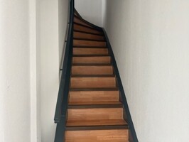 Treppe ins 1. OG