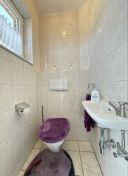 Gäste WC OG