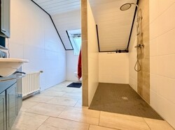 Bad OG angrenzend an Zimmer I