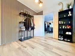 Garderobe EG