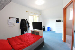 Schlafzimmer mit Balkon 
