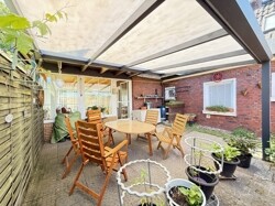 Überdachte Terrasse