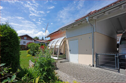 Ostseite mit Garagenzugang und Womo-Carport