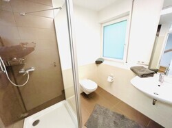 Im Souterrain - Ihr Bad mit Dusche