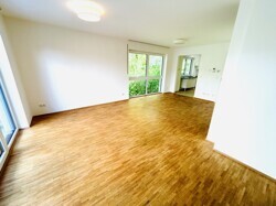 Im Erdgeschoss - Ihr Wohnzimmer gen Garten & Küche