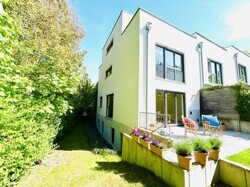 Ihre Terrasse mit Doppelhaushälfte von Westen