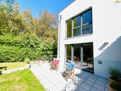Ihre Terrasse mit Doppelhaushälfte von Süd-Westen