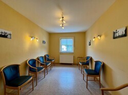 8 Wartezimmer