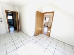 Ihre Küche gen Diele & Wohnzimmer