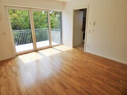 Ihr Wohnzimmer gen Balkon & Küche
