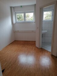 Arbeitszimmer mit WC