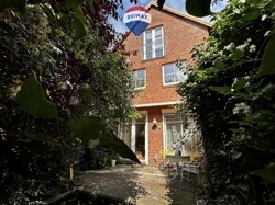 Hausfront Garten