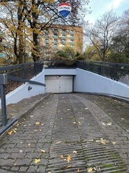 Tiefgarage Einfahrt