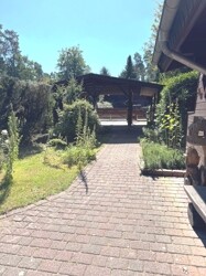 Weg vom Carport zum Haus