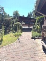 Weg vom Carport zum Haus